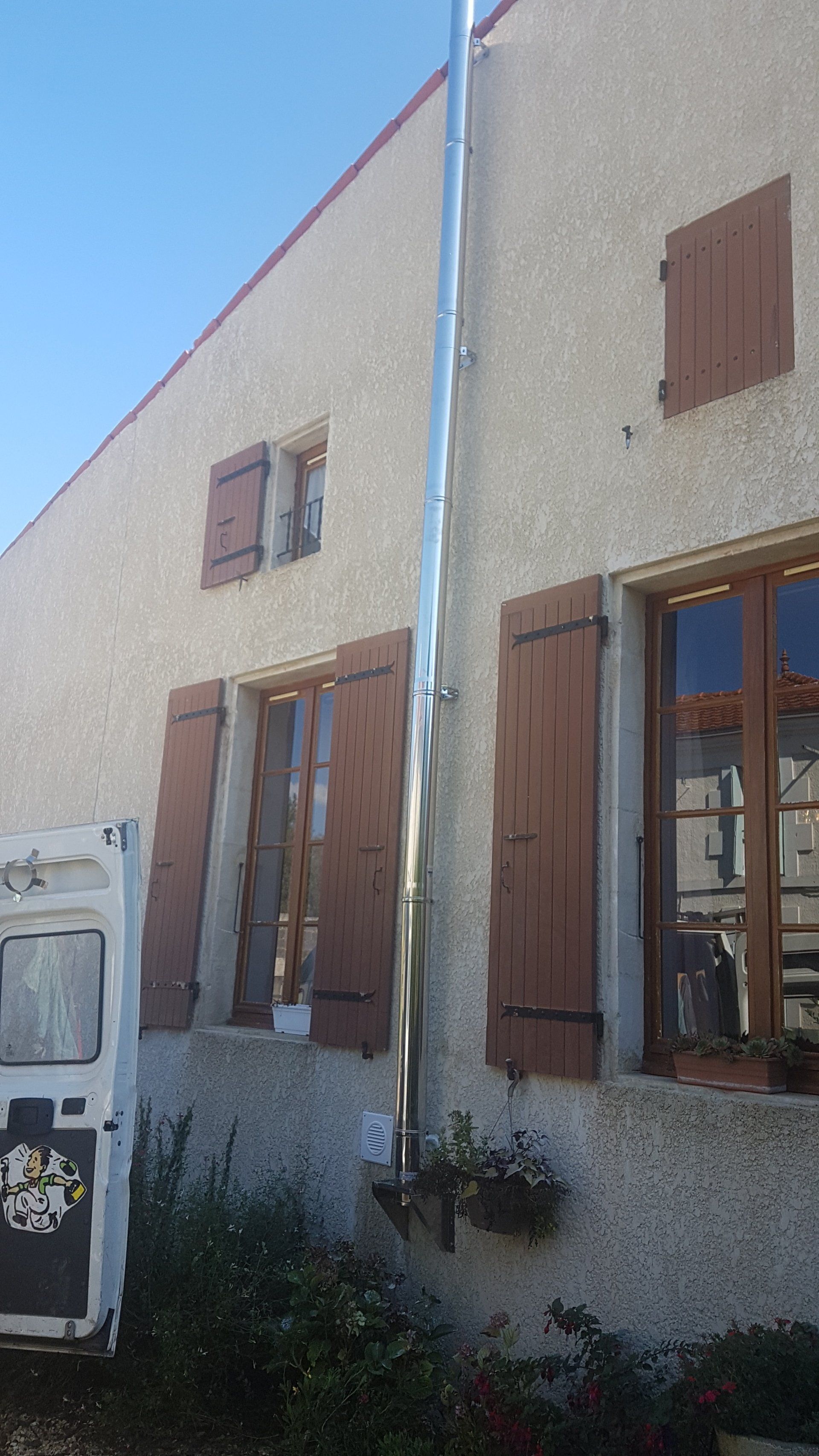 Pose de conduit de cheminée