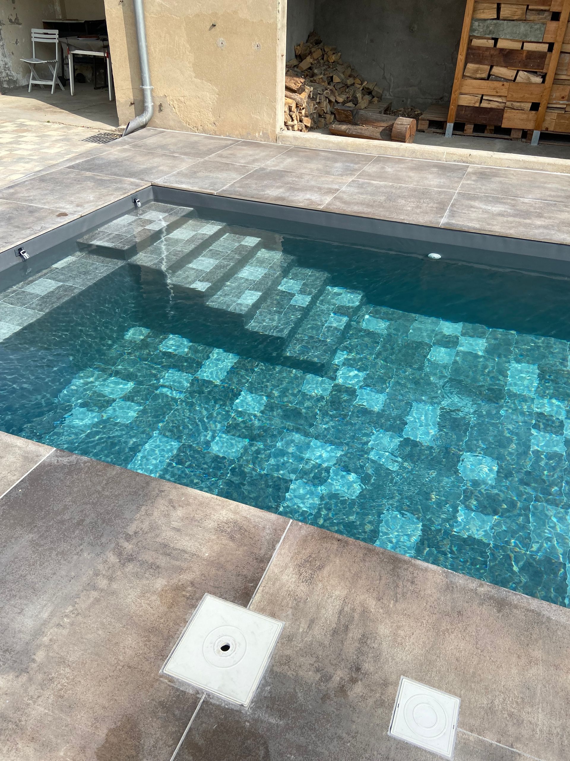 Eau limpide dans une piscine