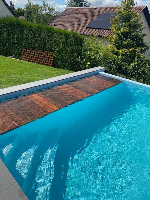 Piscine avec terrasse