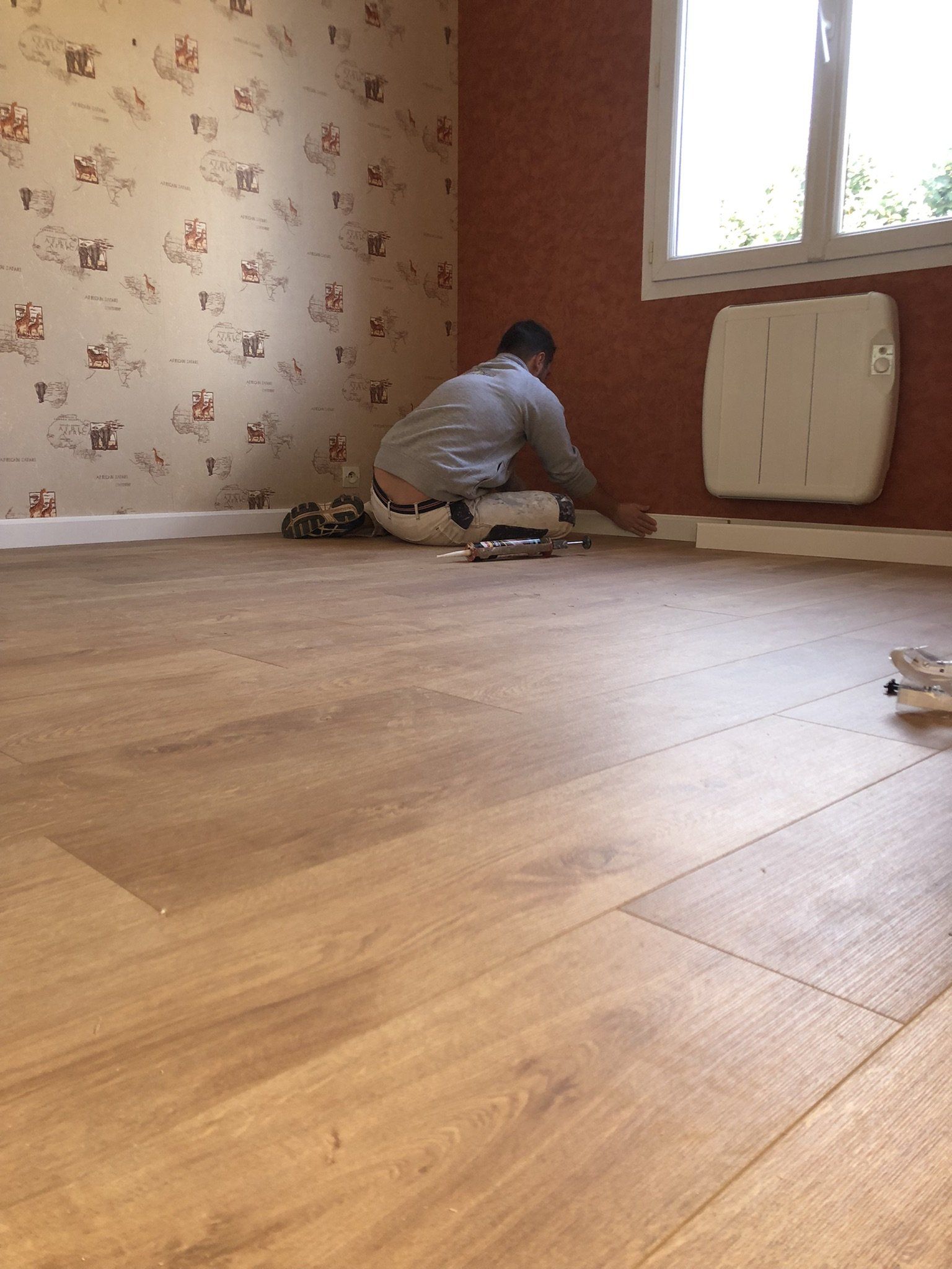 pose de plinthe après la pose du revêtement de sol