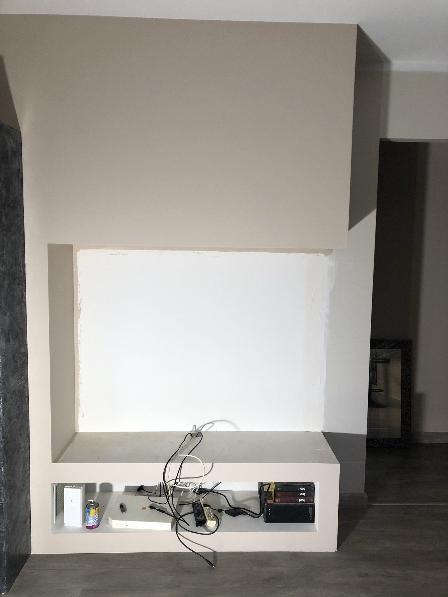 Création d'un coffrage pour encadré une télé