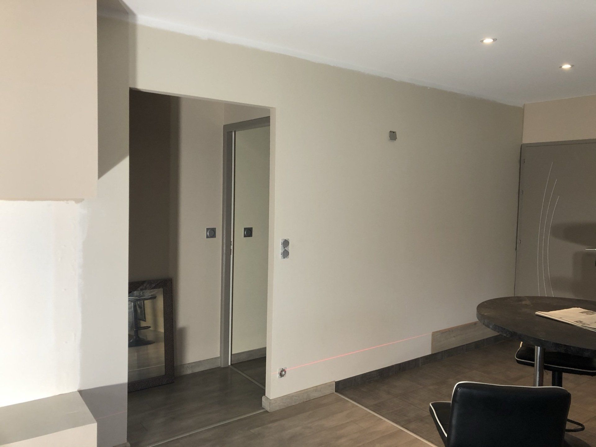 Pose de plaque de placo dans un salon