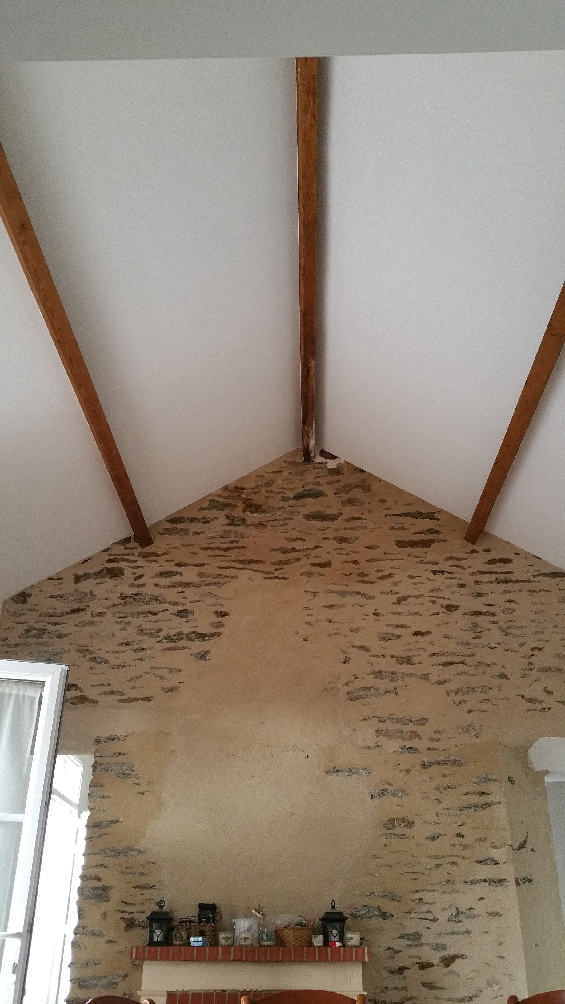 plafond peint en blanc