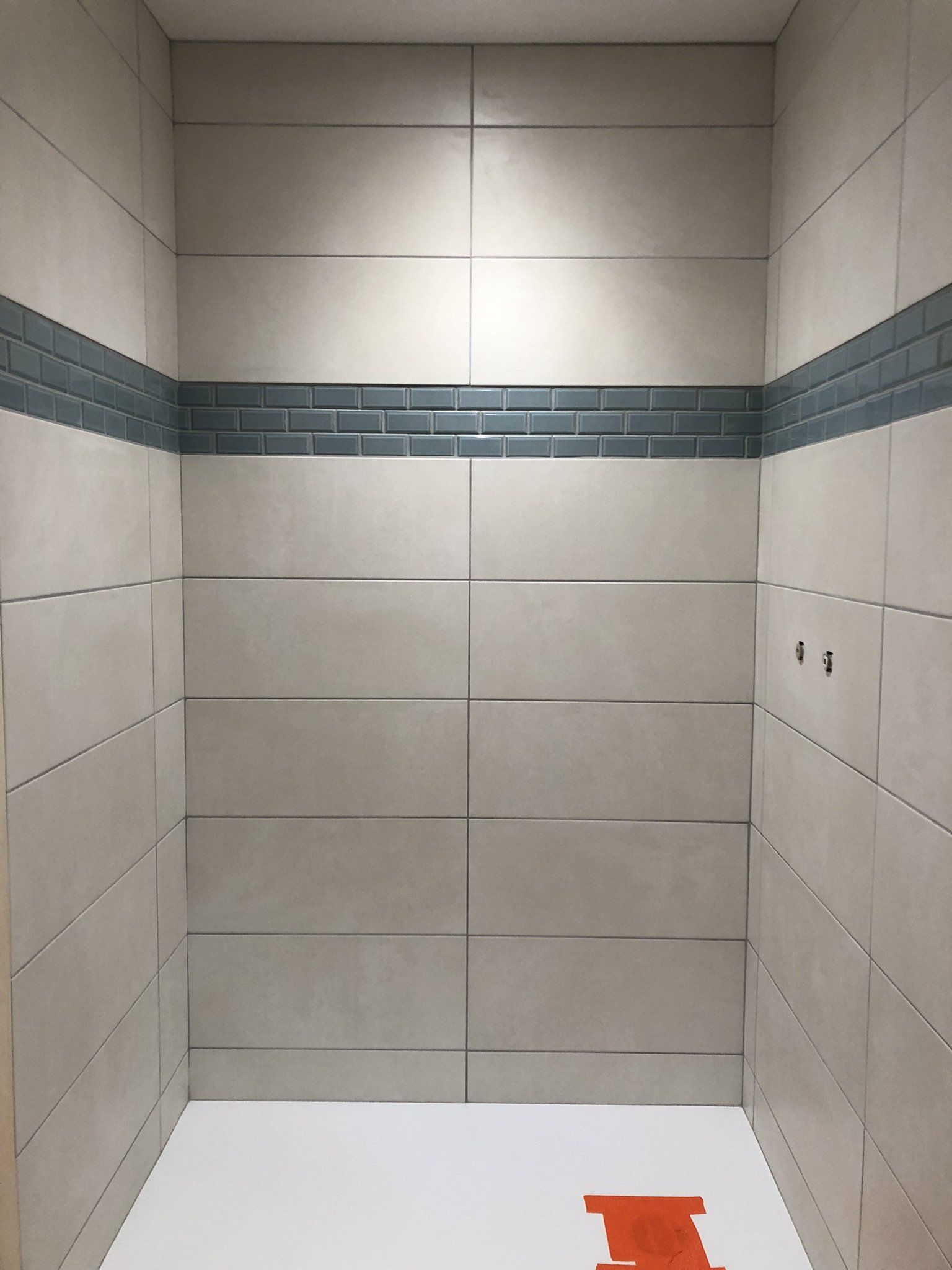 Pose de faïence pour une douche