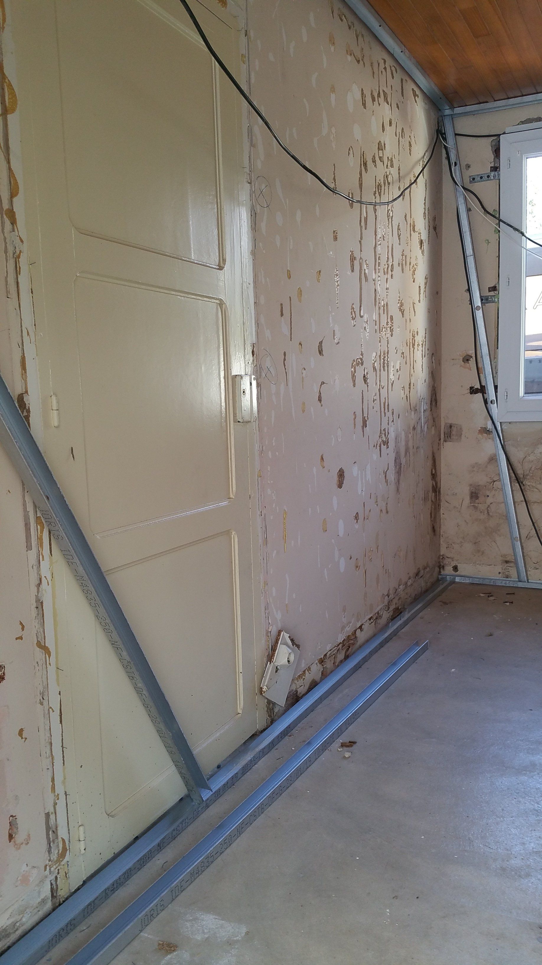 mur à préparer pour la pose de peinture