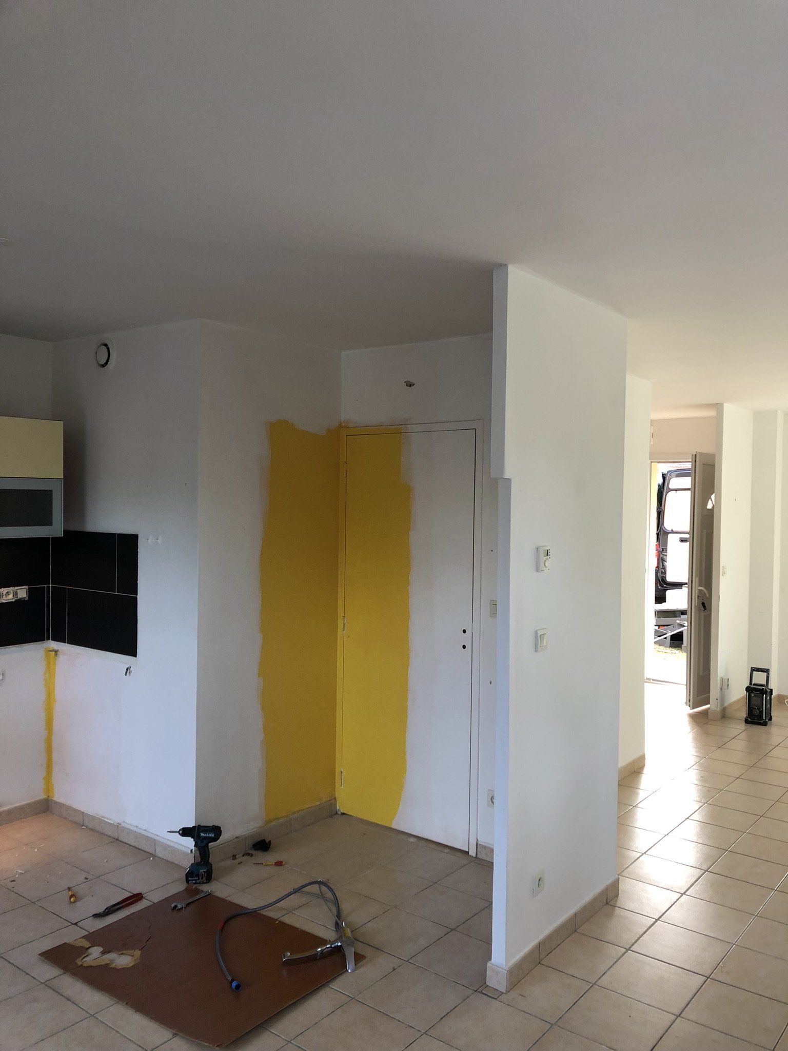 Cuisine et placard, avant travaux de rénovation