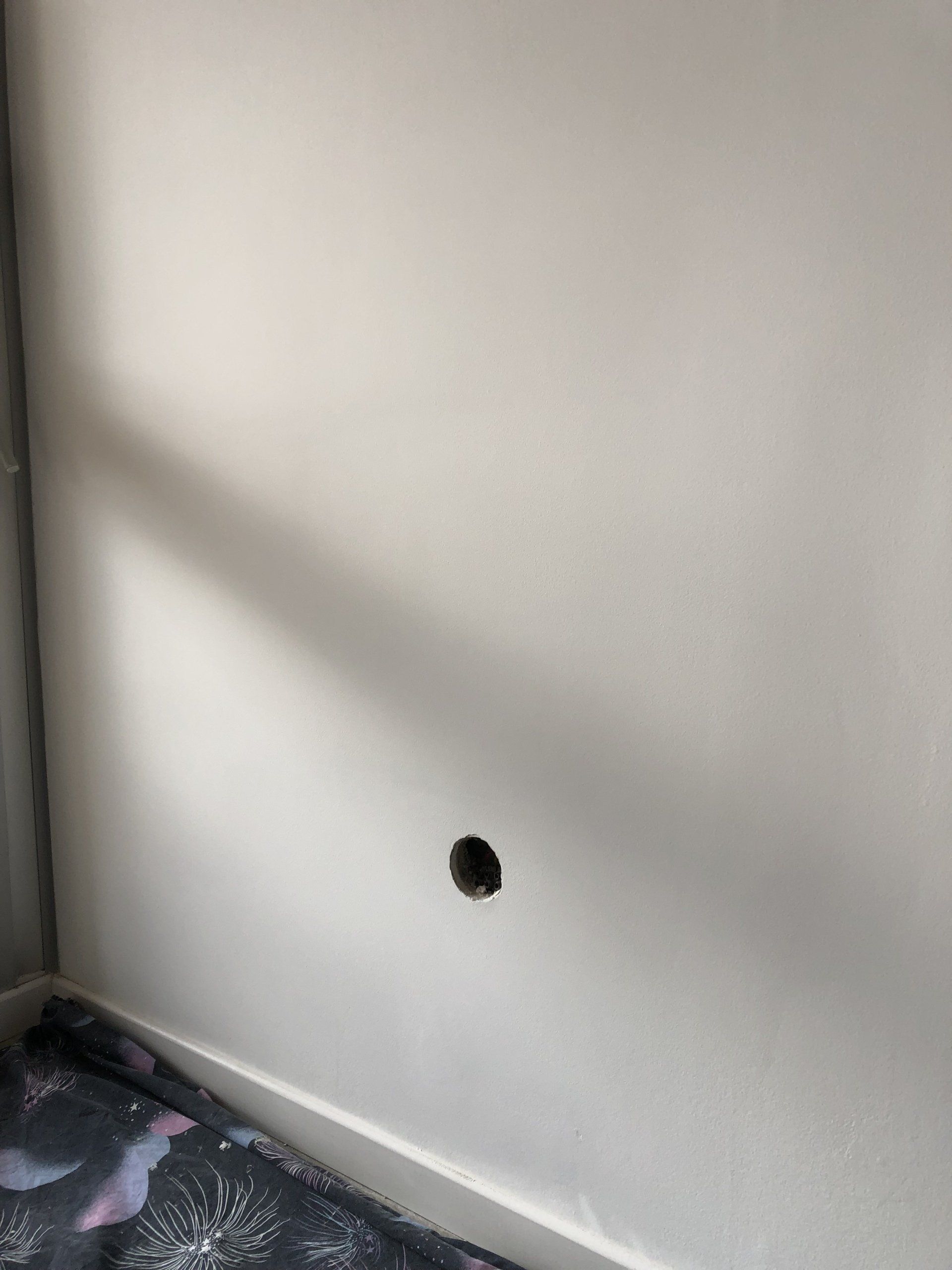 Création d'un trou pour passer des câbles