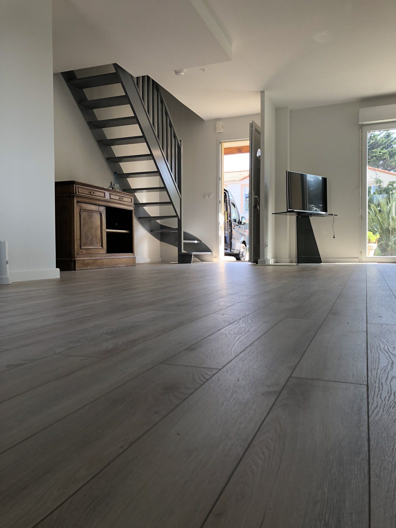 revêtement de sols avec la pose d'un sol stratifié