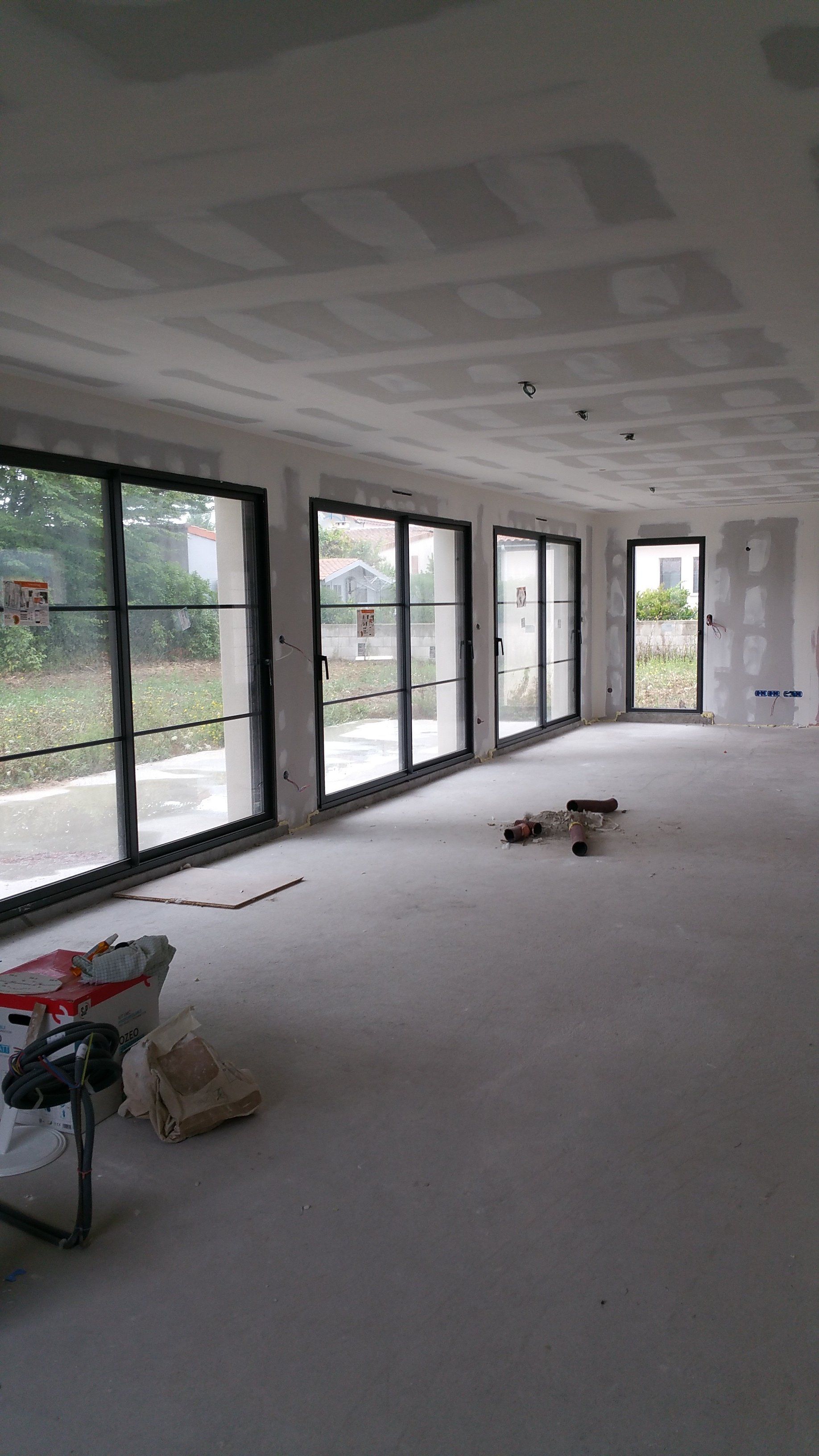 Pose deplaco sur plafond et mur