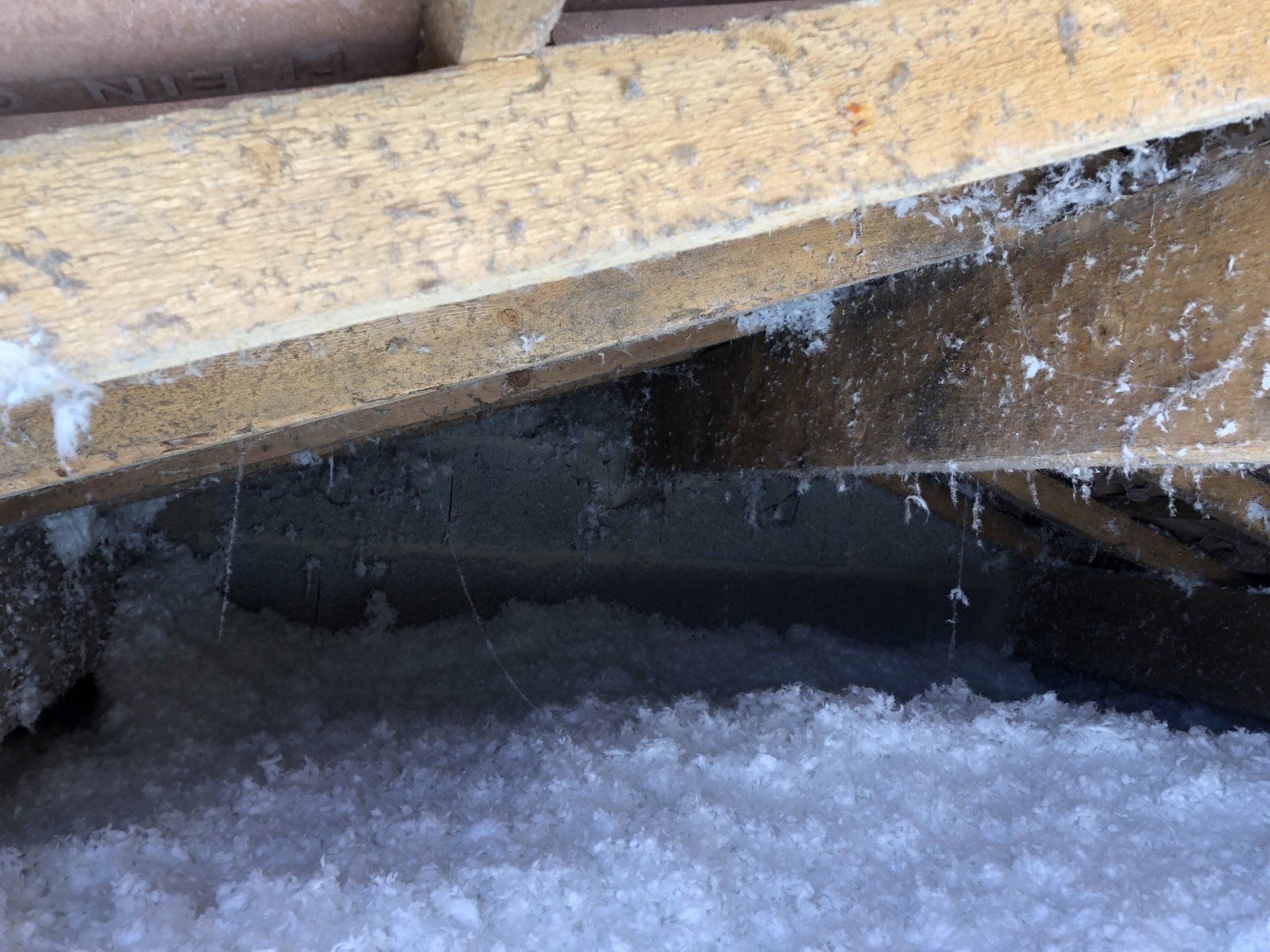 isolation blanche sur plancher