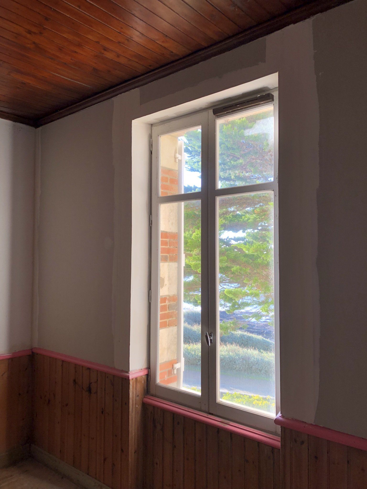 Mur avant travaux de peinture