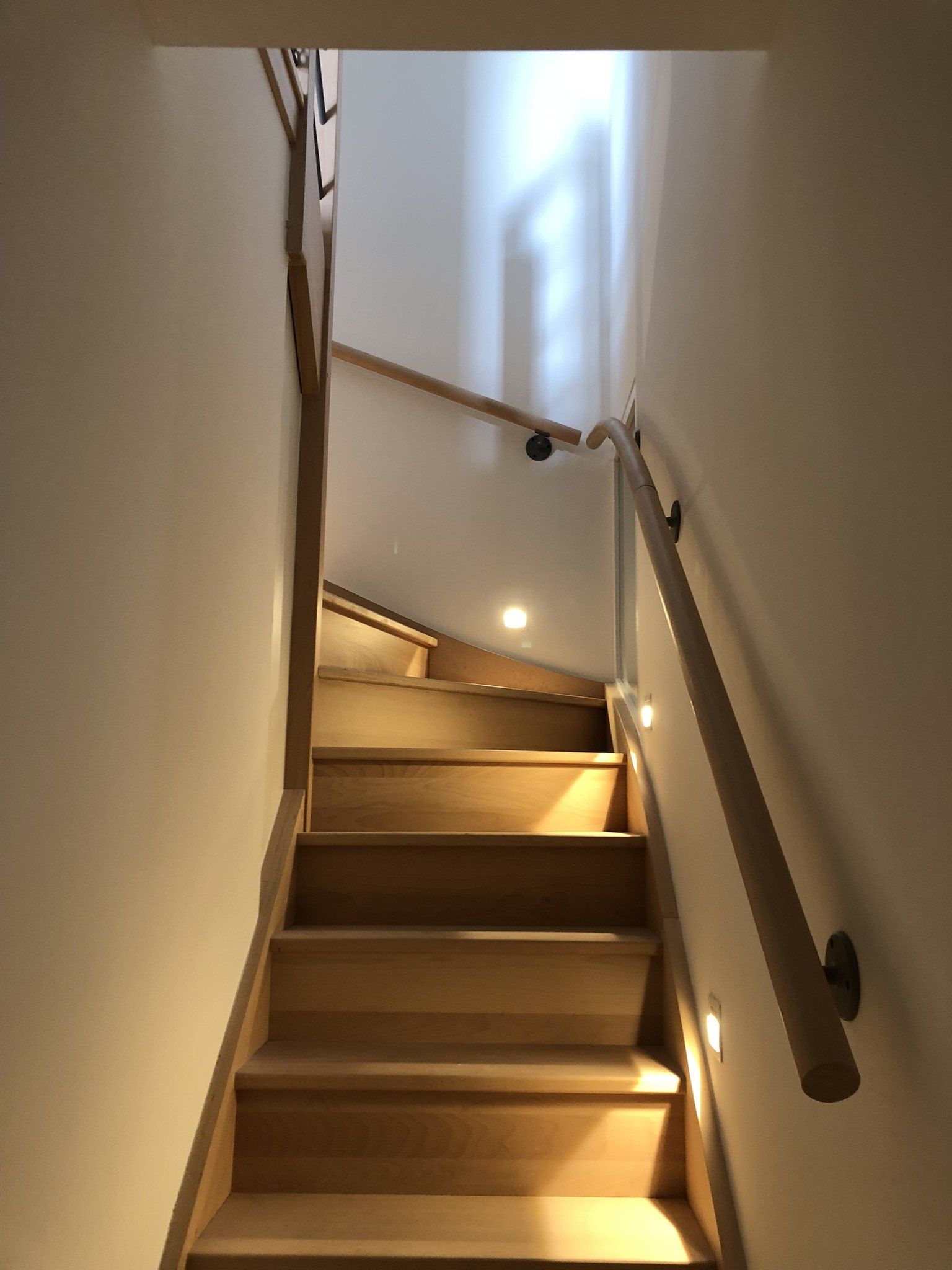 Pose de revêtement de sol sur un escalier