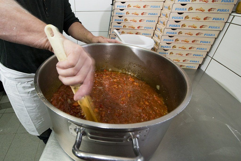 Préparation des légumes pour la fabrication de la sauce maison