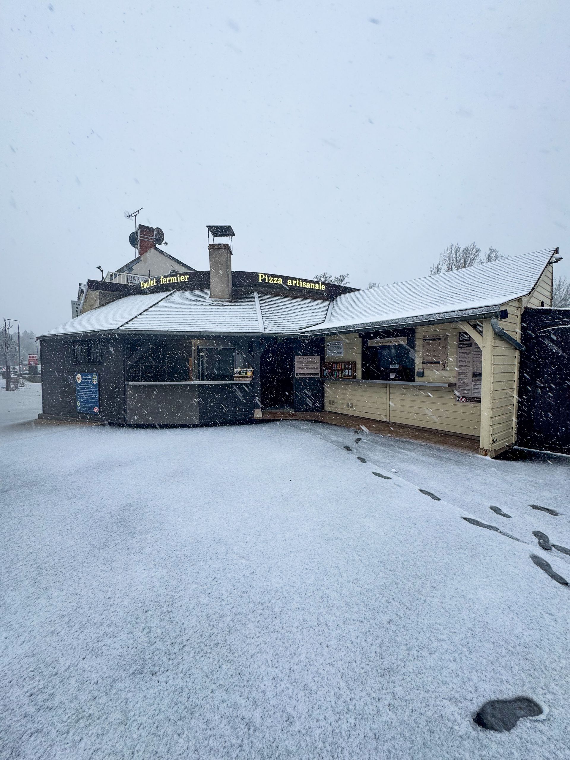 Restaurant Pizz'à Gogo sous la neige