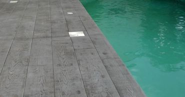 Sol bord piscine