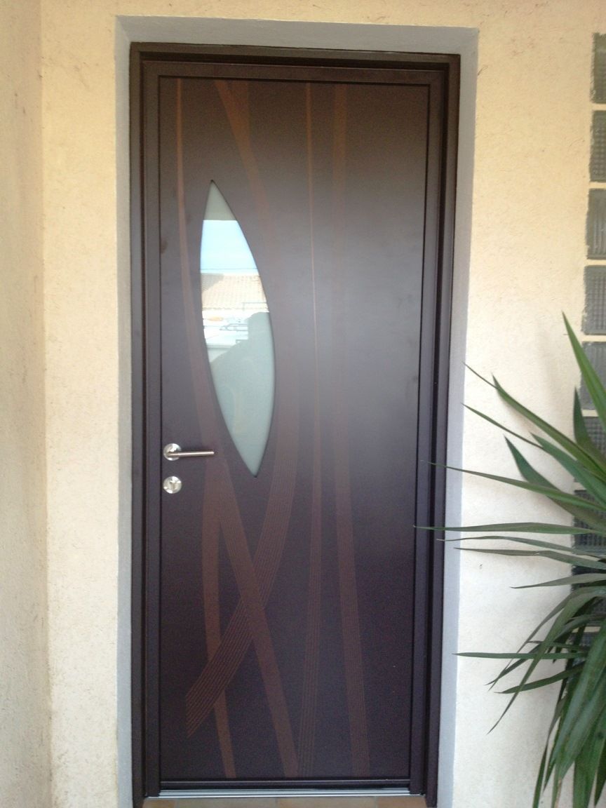 Porte d'entrée marron en aluminium 02
