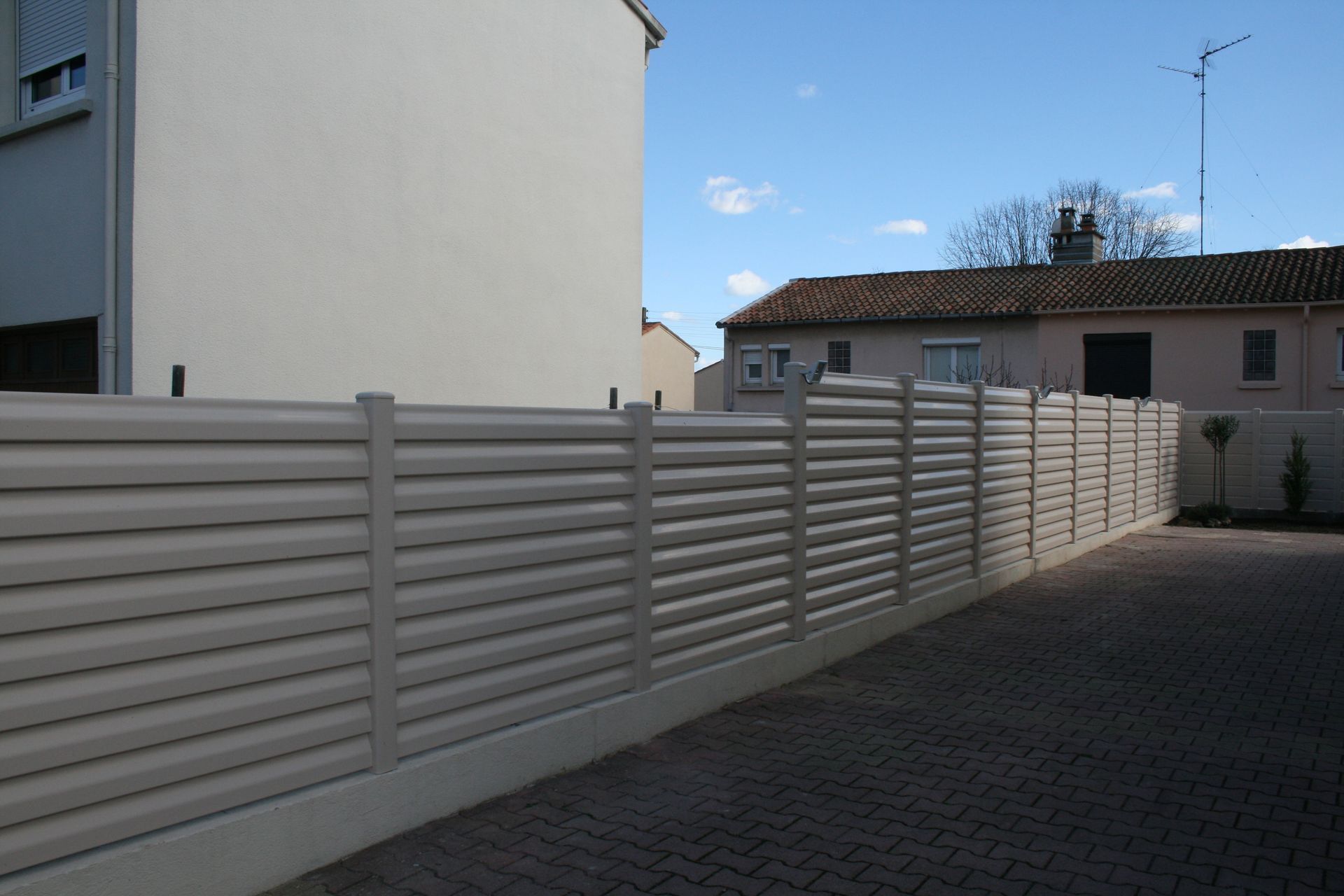 Clôture séparant deux terrains