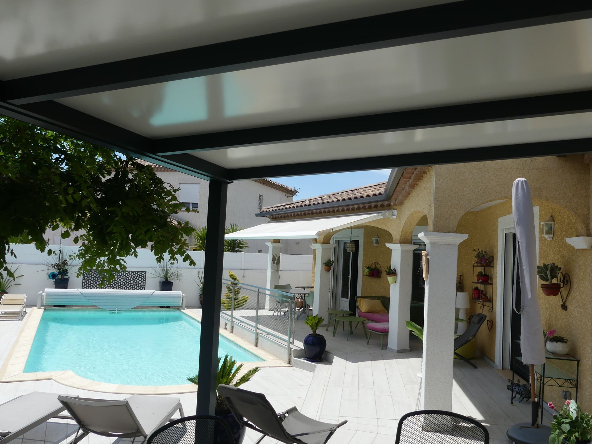 Terrasse sous une pergola 03