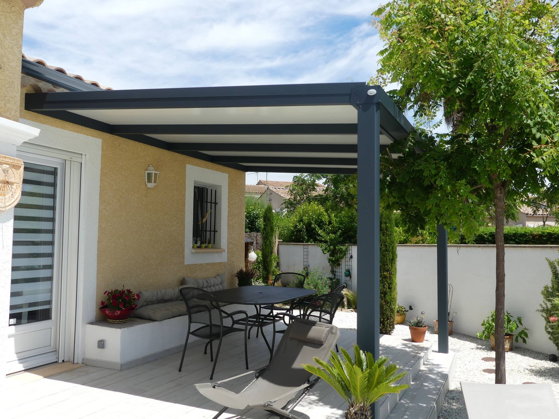 Terrasse sous une pergola 04