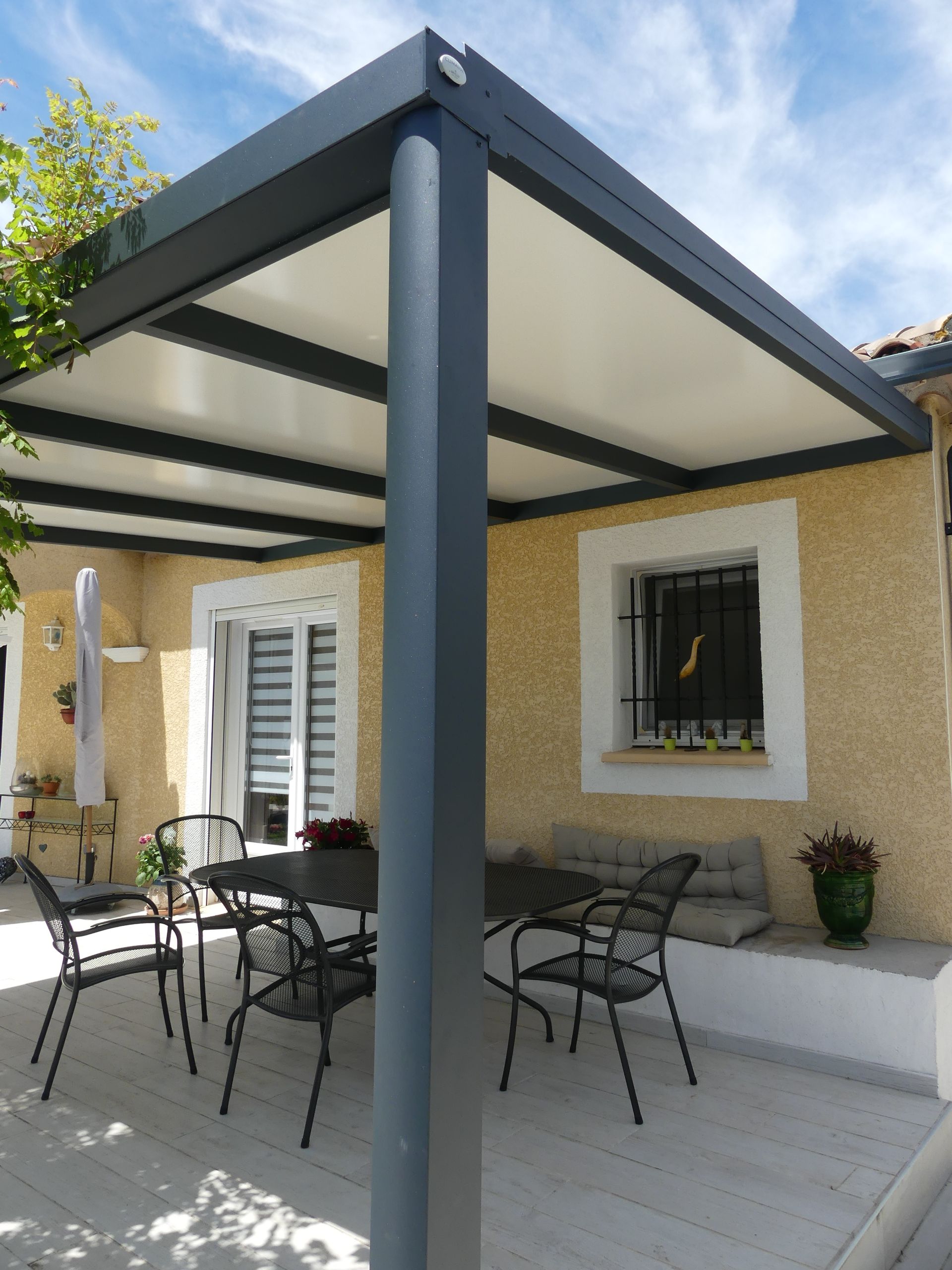 Terrasse sous une pergola 01