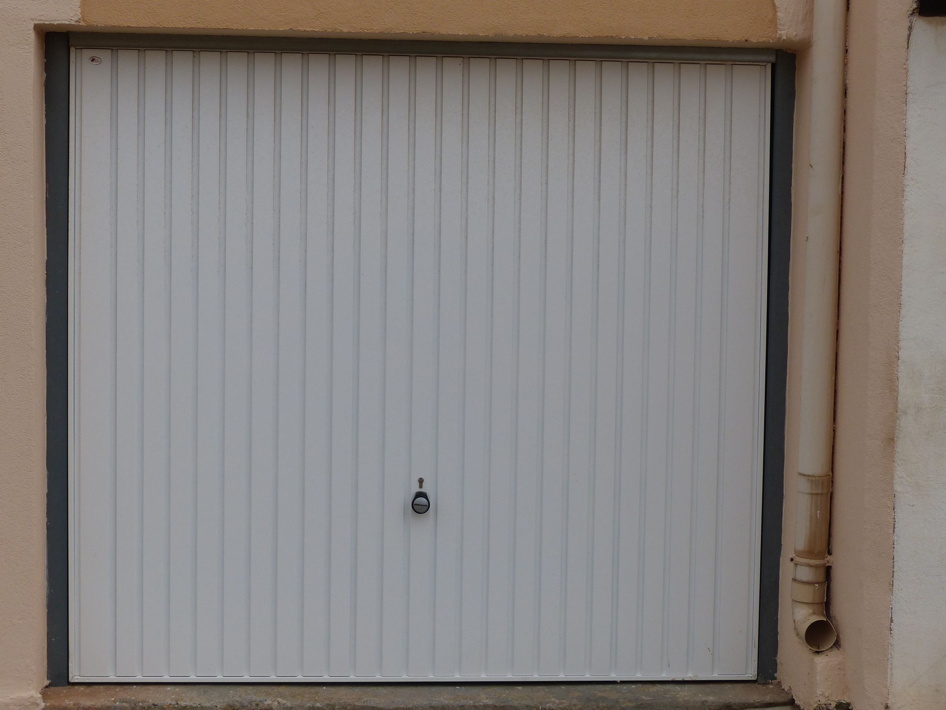 Porte de garage fermée 01