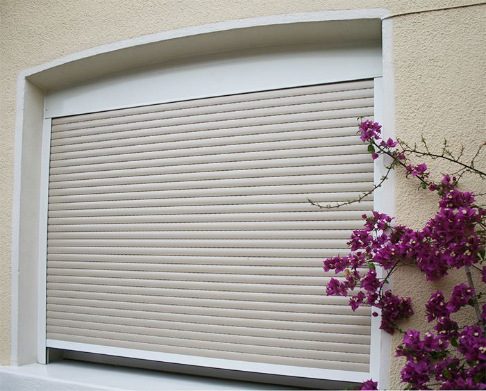 Store électrique fermé