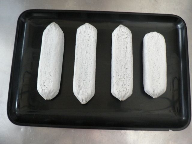 VIer Würste, Mitarbeiter bei der Wurstproduktion, Spezialitäten-Metzg Splügen, Strub Orlando