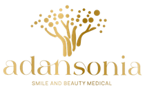 Logotipo dorado: Árbol estilizado sobre la palabra "adansonia", con "smile and beauty medical" debajo.