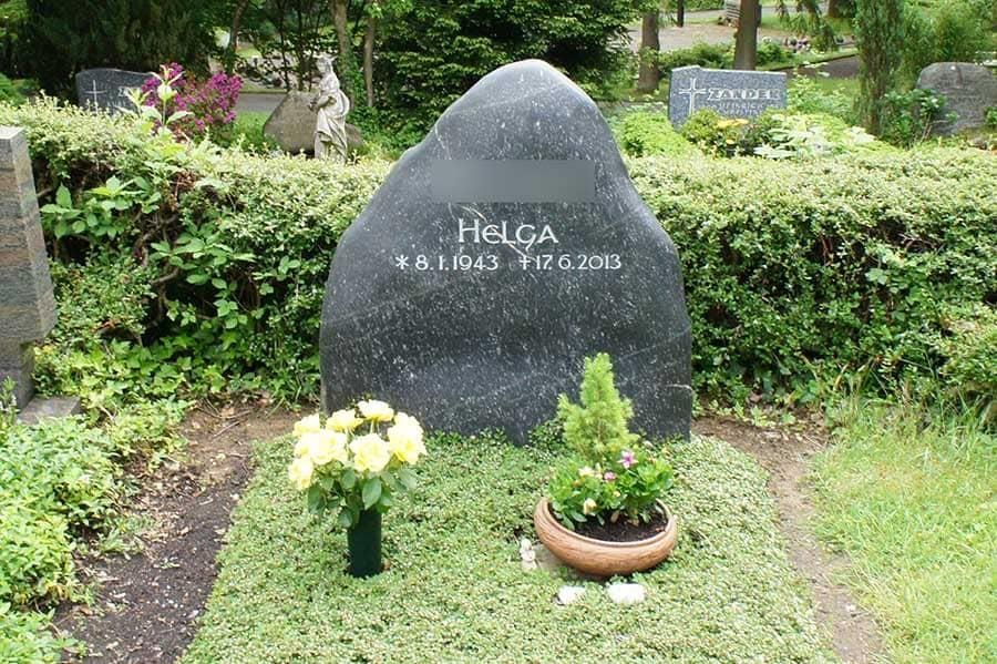 Ein Grab auf einem Friedhof mit dem Namen Honga darauf