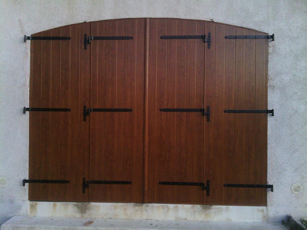 Porte de garage en bois