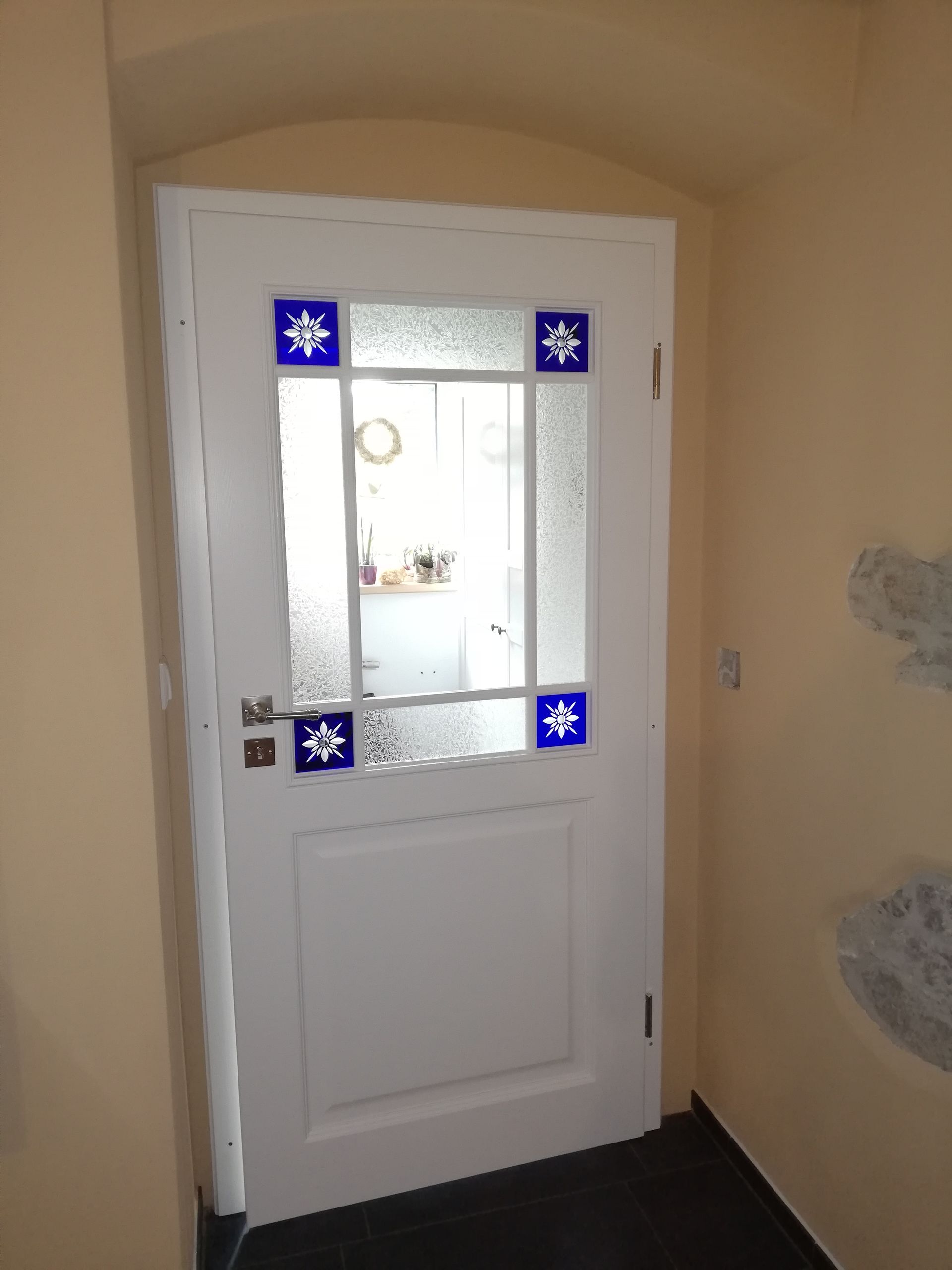 Innentür mit Sprossenrahmen