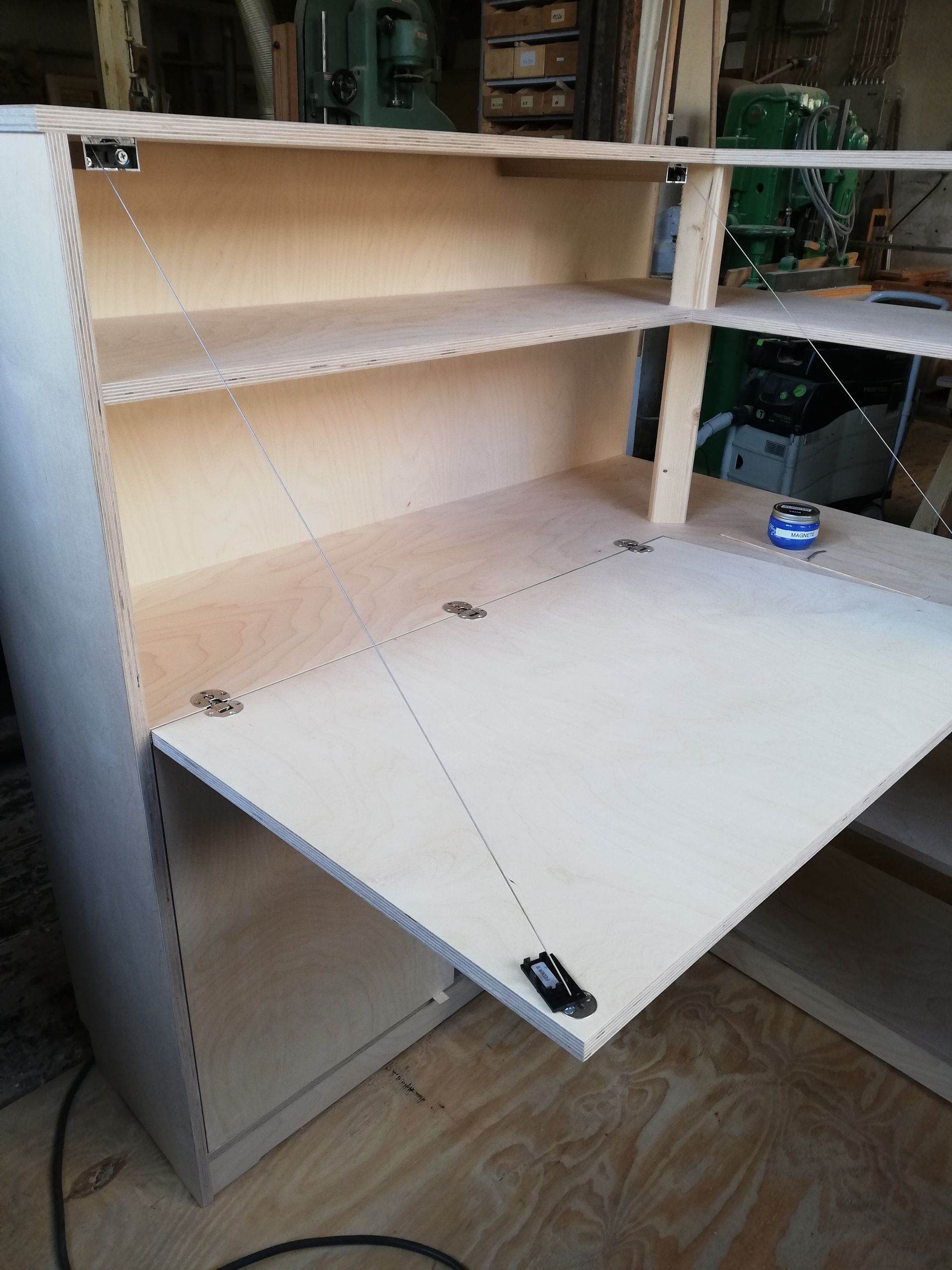 Schrank-Arbeitsplatz - Kombination