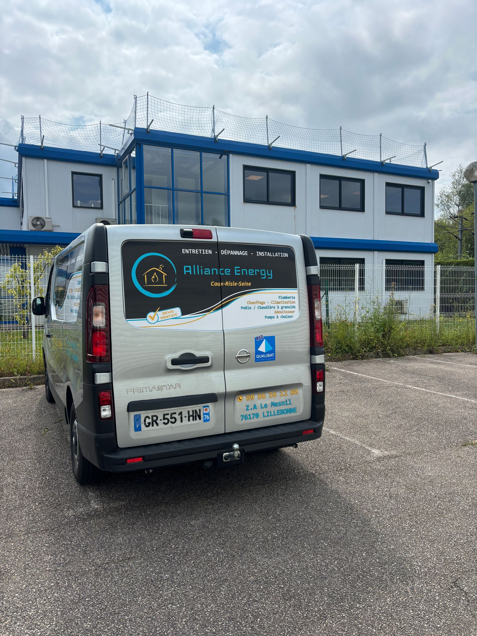 Une camionnette argentée Alliance Energy
