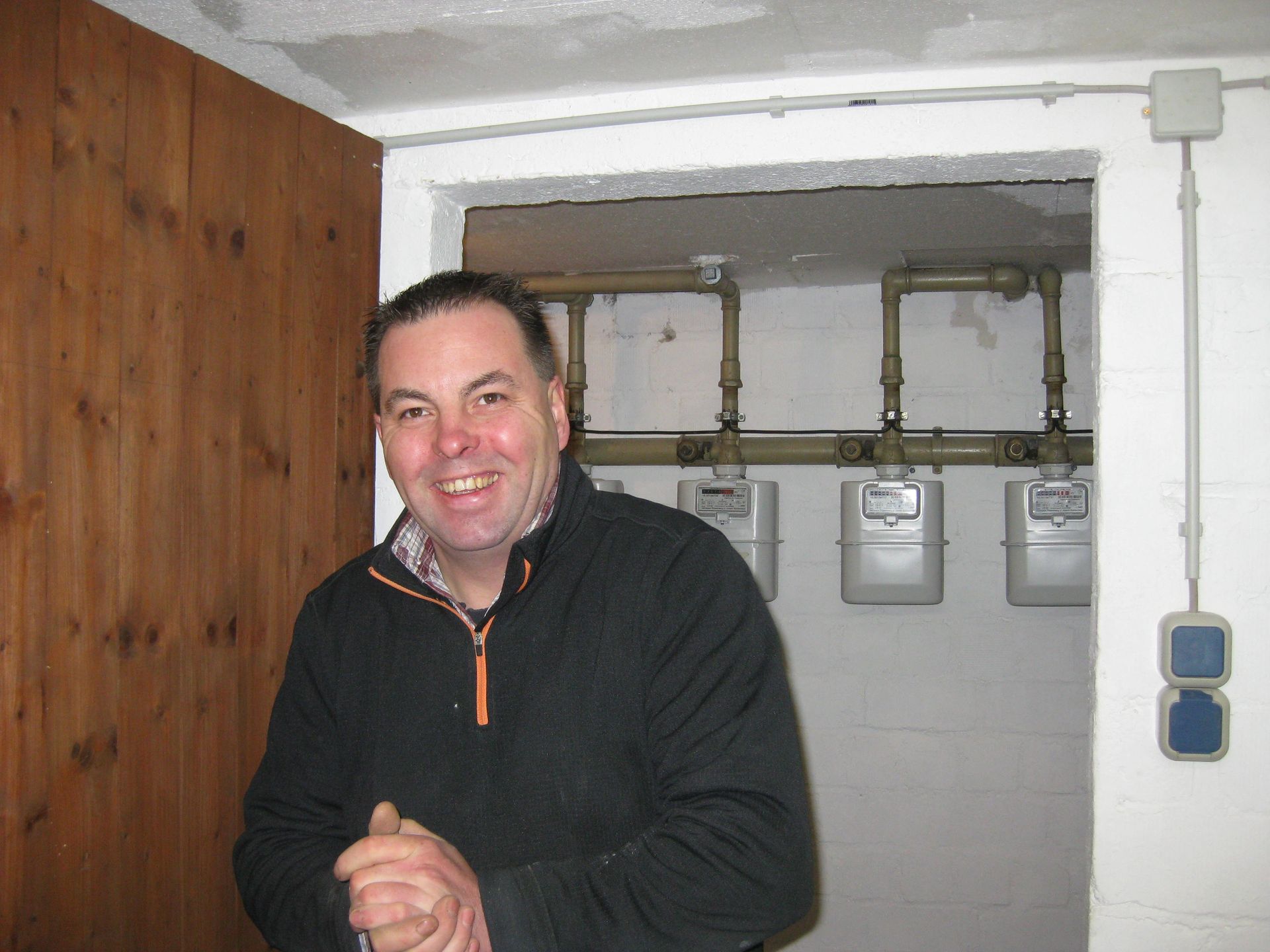 Andreas P. schaut lächelnd in die Kamera