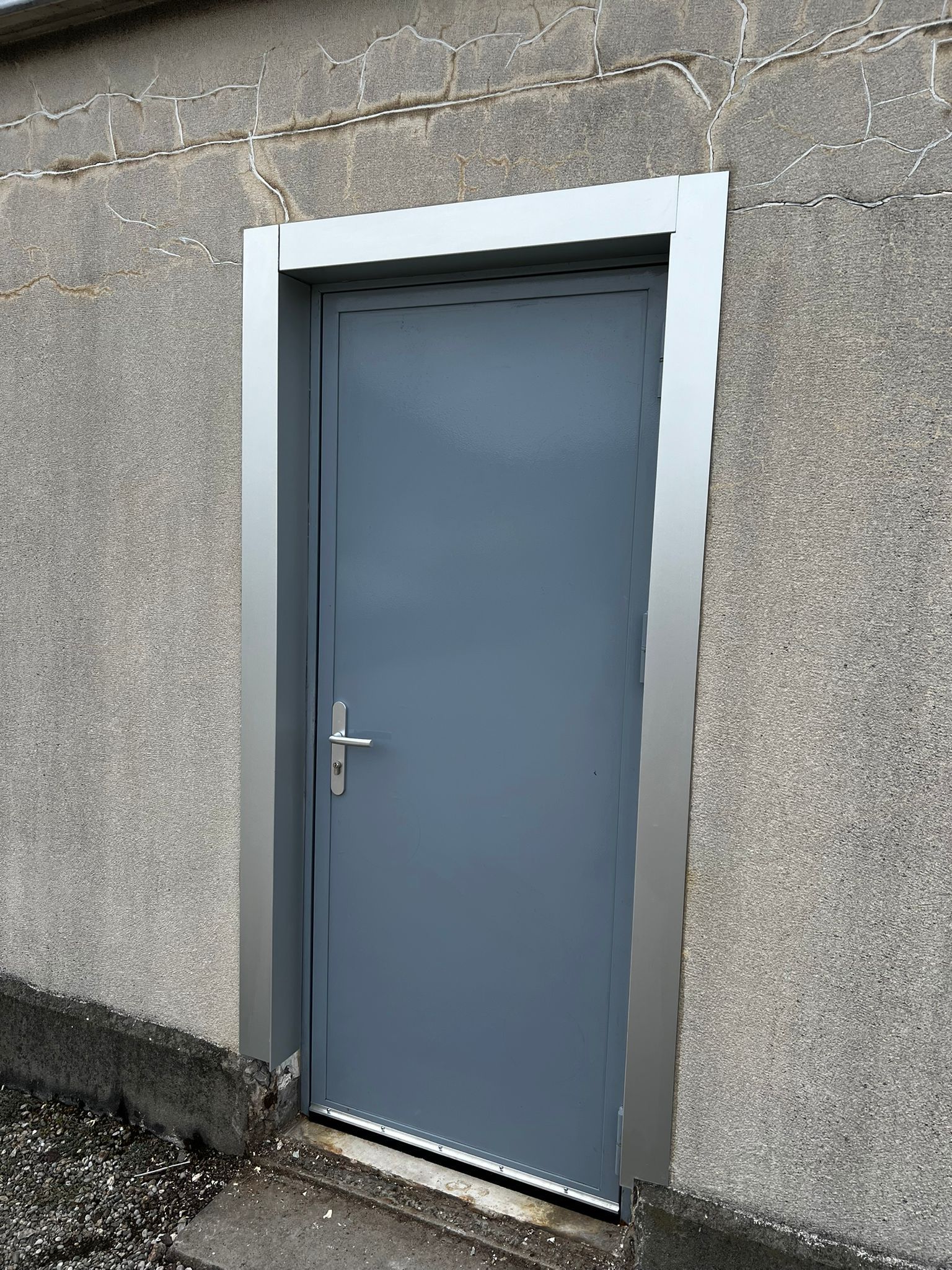 Porte d'entrée grise