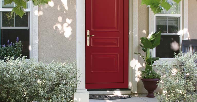 Porte d'entrée rouge