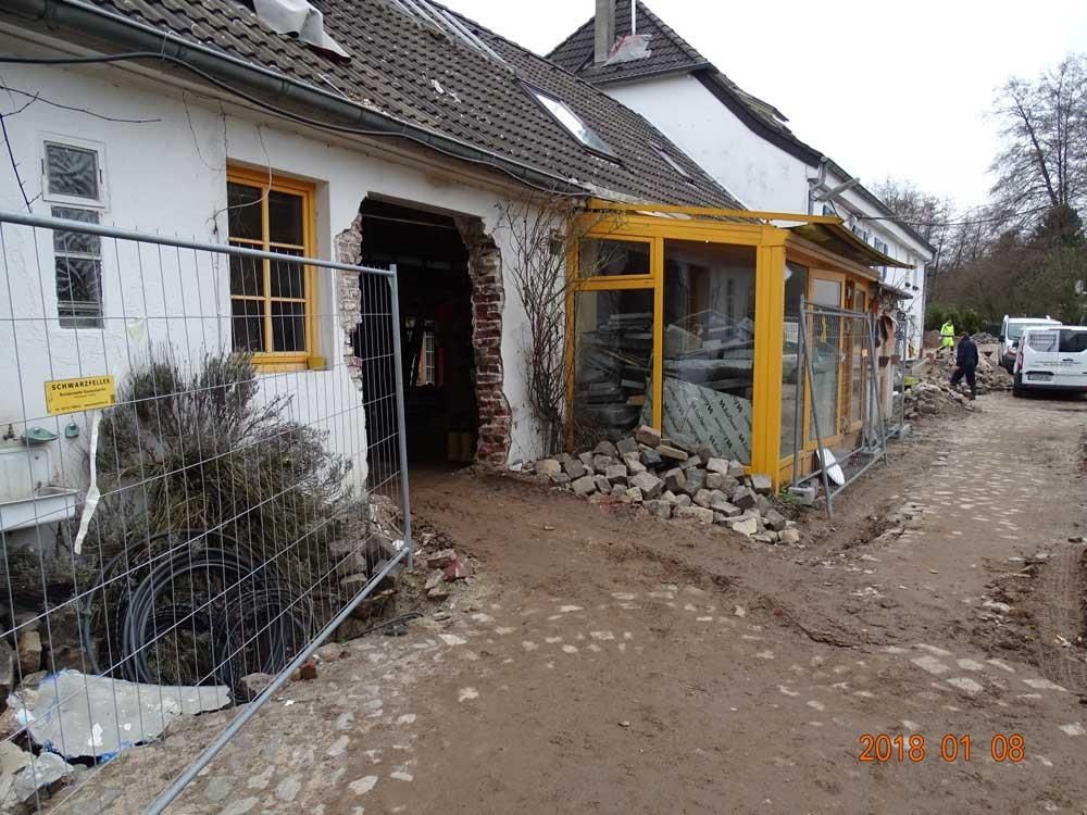 Ein Bild eines Gebäudes, das im Jahr 2019 umgebaut wird