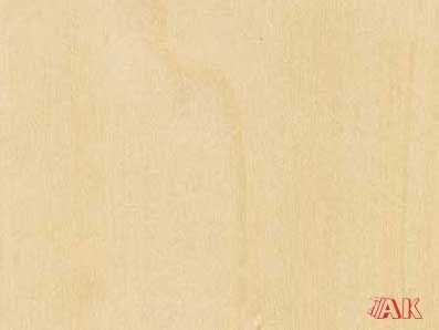 Eine Nahaufnahme eines Holzstücks mit dem Wort „AK“ darauf.