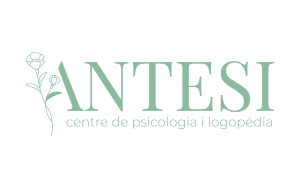 El logo de antesi centre de psicologia i logopedia tiene una flor.