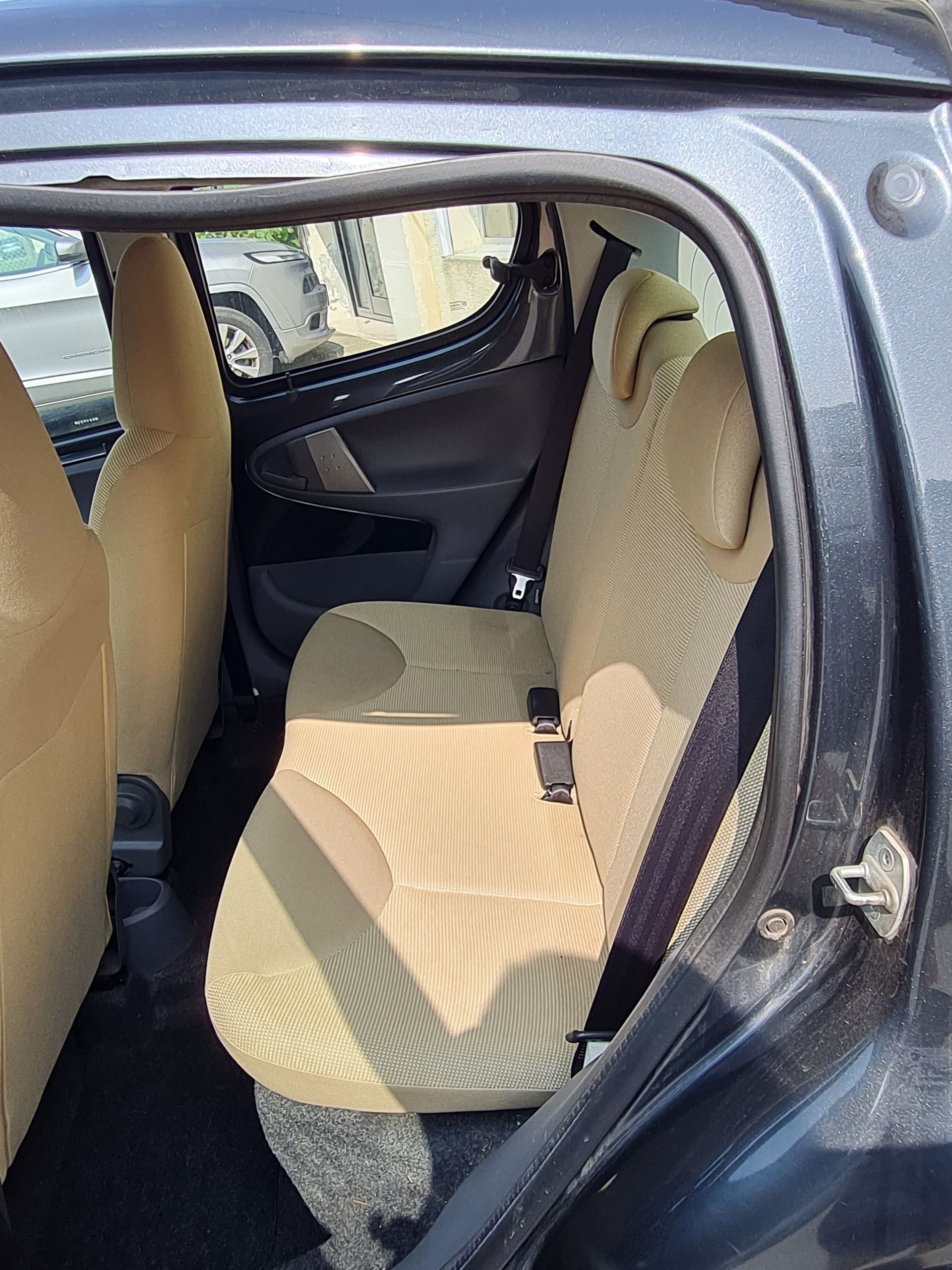 Peugeot 107 sièges arrière