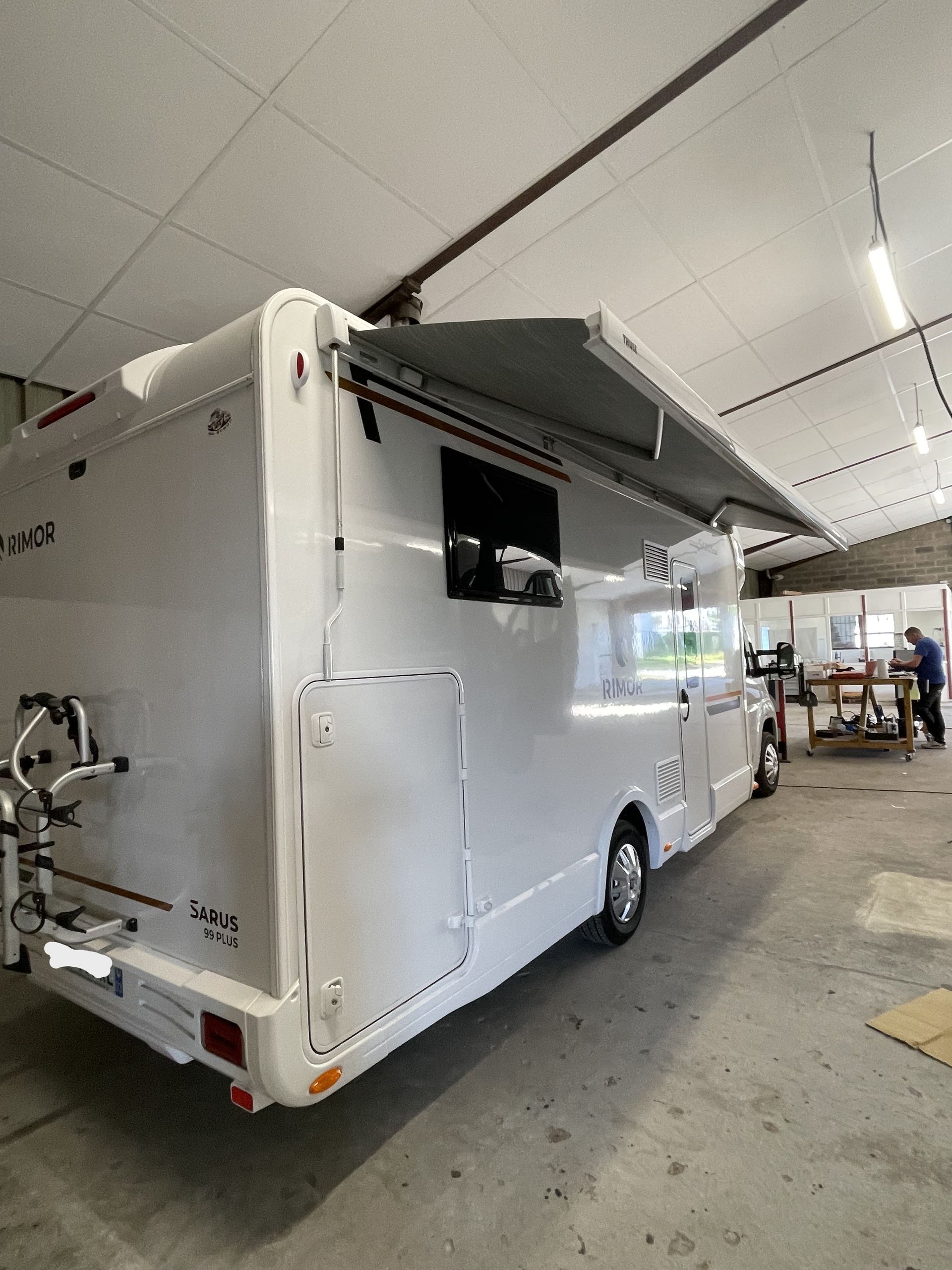 Camping-car avec couché de soleil