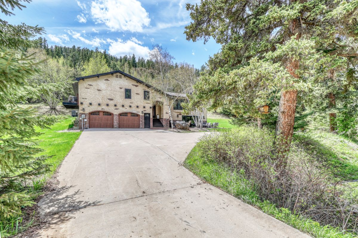 Charming exterior of Calamity Jane's Hidden Hideaway