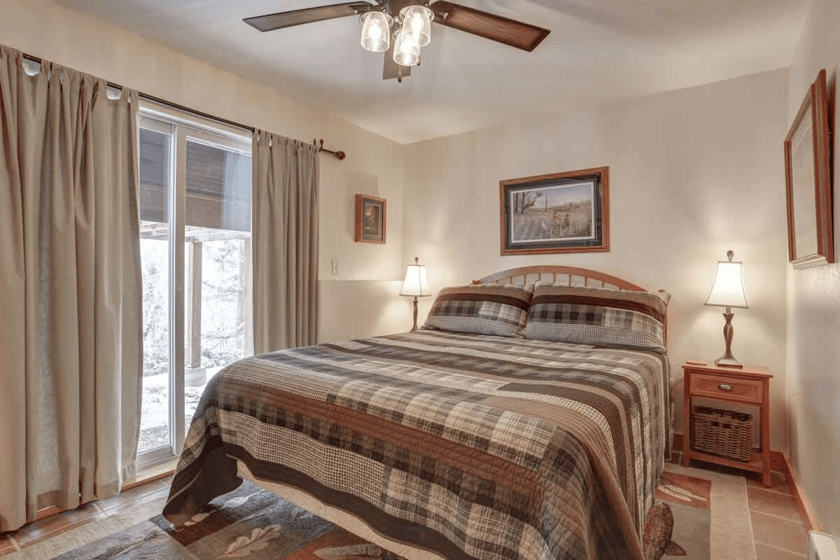 Cozy bedroom at Lookout View Retreat