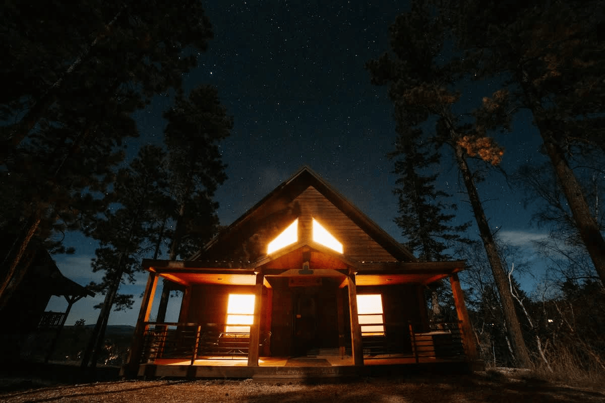 Stunning night view of Lookout View Retreat under a starlit sky