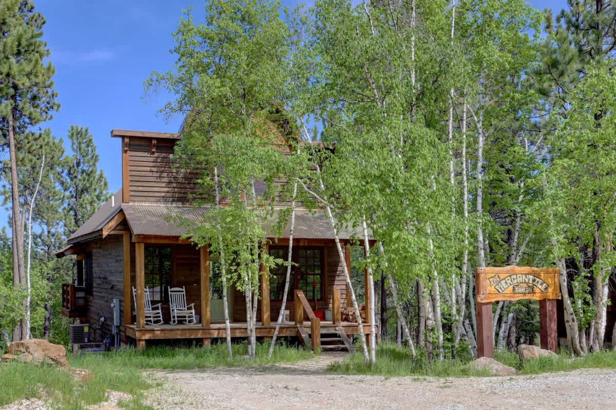 Mercantile Cabin's peaceful exterior  in the Black Hills