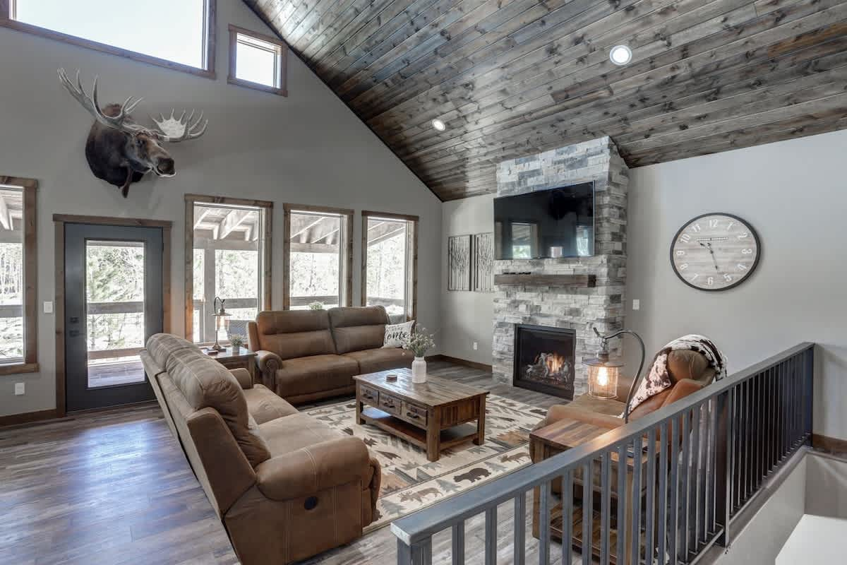 Spacious and cozy living room at Moose Creek Retreat