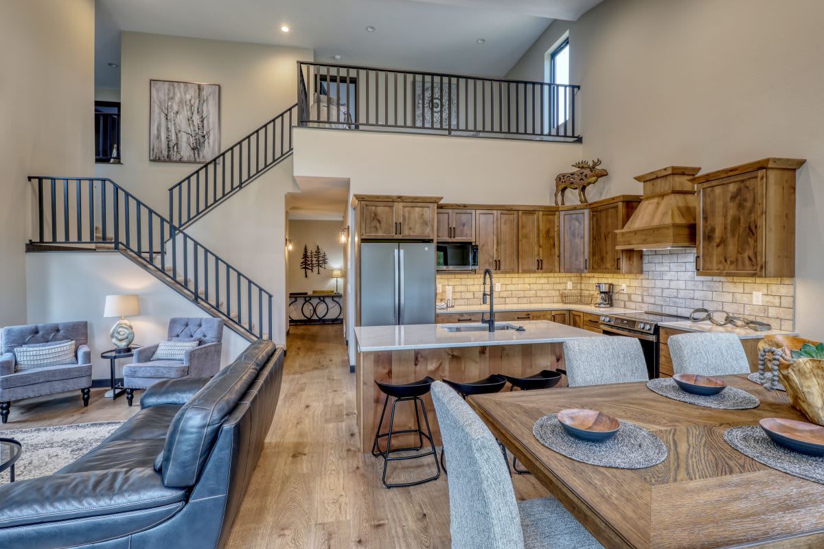 Open living area ready to be enjoyed at Shadow Pines Lodge