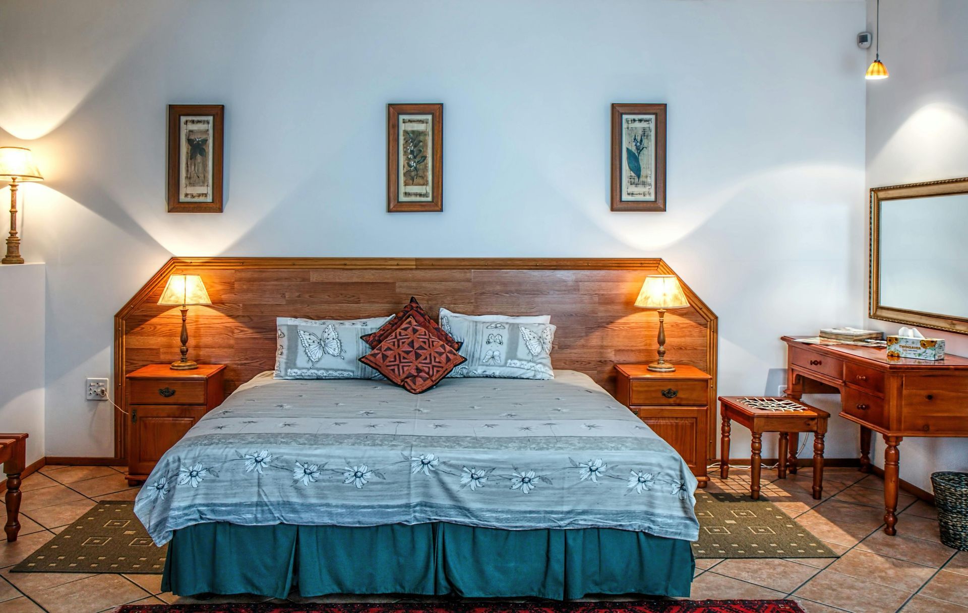 Cozy cabin rental in Deadwood SD with queen size bed