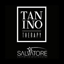 El logotipo de Tan Ino Therapy está sobre un fondo negro.