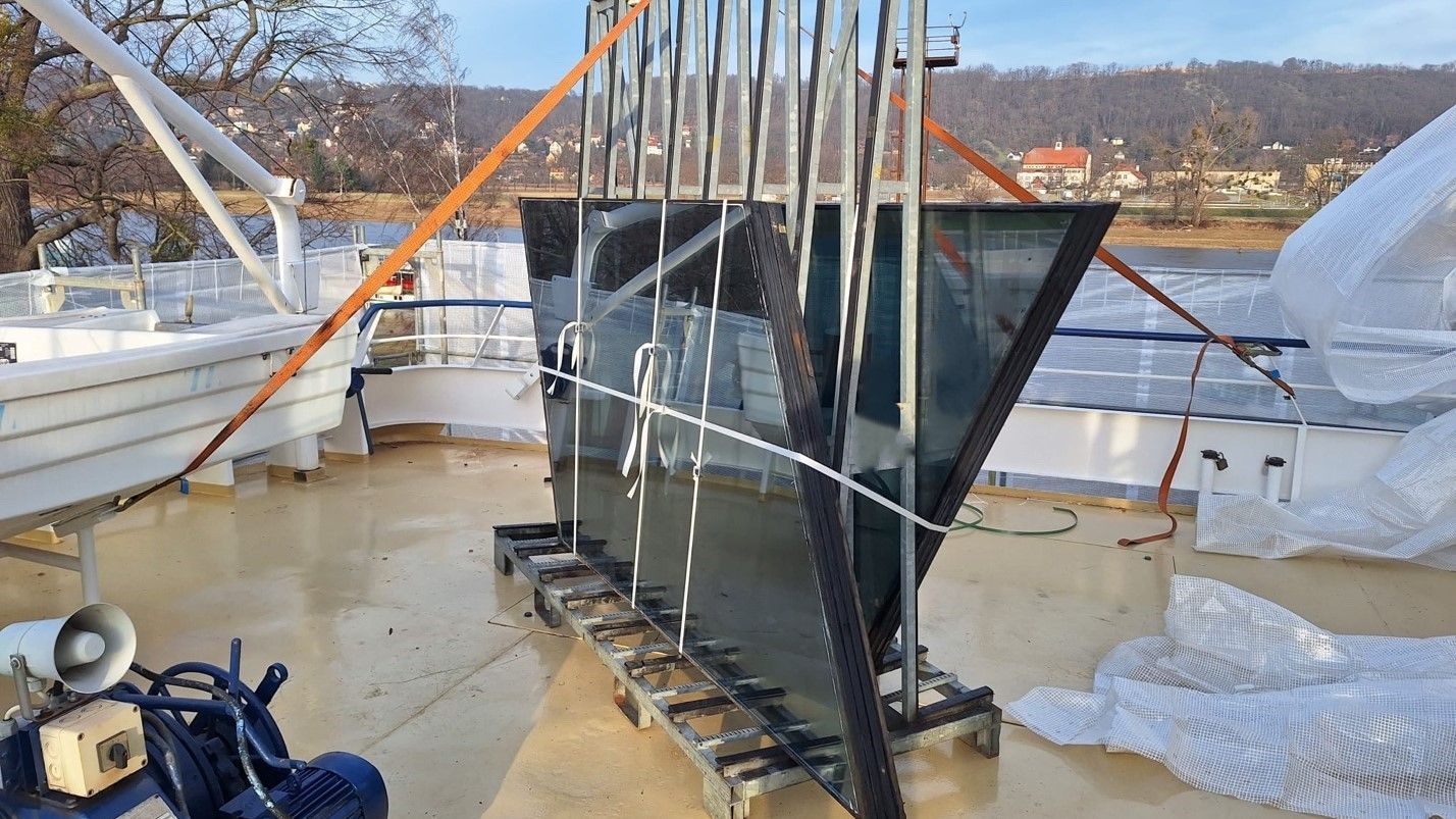 Verglasung eines Schiffes